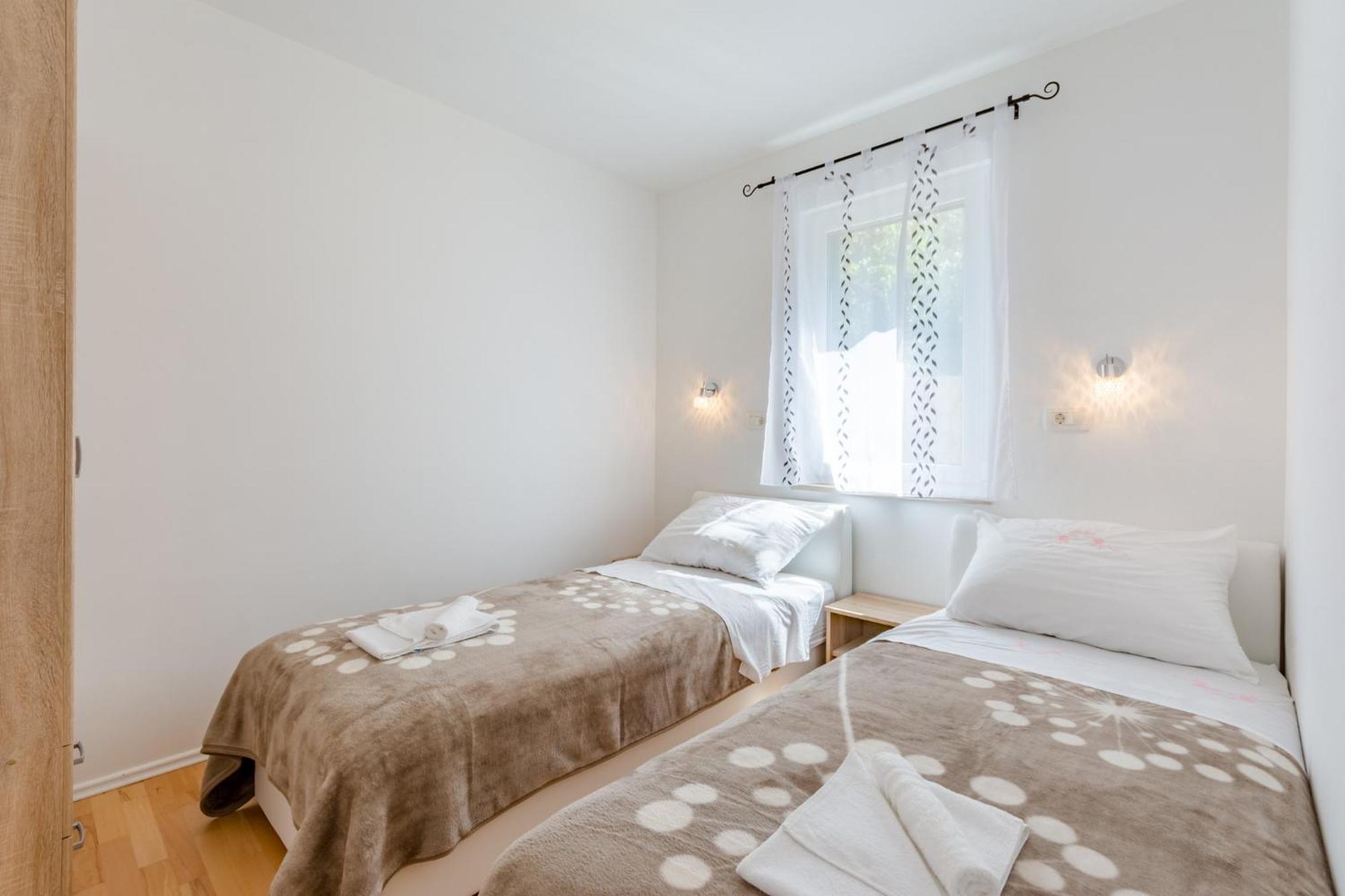 Apartments The Brothers Supetar Room photo